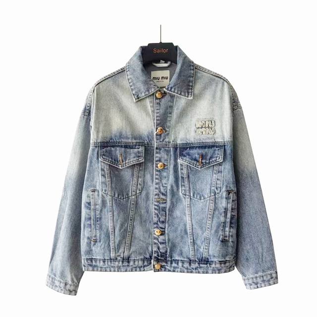 实拍细节图+尺码表 Miumiu 缪缪 贴布徽标字母水洗蓝牛仔夹克 面料采用100%纯棉斜纹丹宁材质 全套定制五金辅料Cq082 尺码:S M L Xl