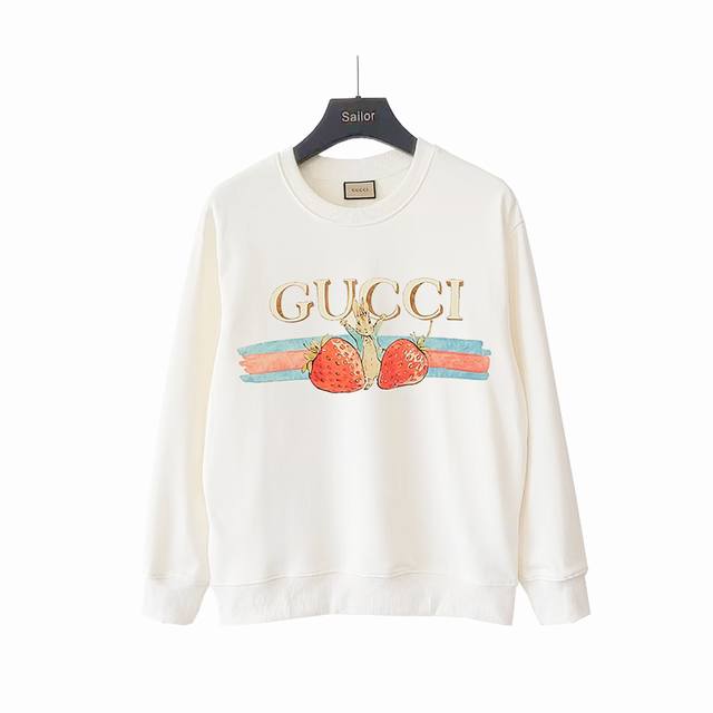 实拍细节图+尺码表 Gucci 古驰 24Ss收获草莓的兔子圆领卫衣 面料定织订染版型无差。32支精梳棉针织棉布，400克重棉单面，紧密赛络纺织造，跟以往的款式