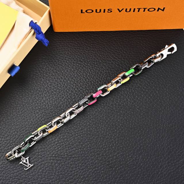 Louis Vuitton Lv Paradise Chain Necklace 竹节彩钻珐琅手链M 官网在售价 P10,650人民币！Paradise Cha