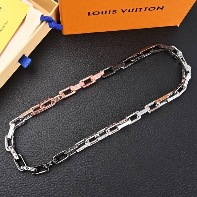 Louis Vuitton路易威登Lv Monogram Chain 竹节拼接镂空项链 M01190 官网在售价 P10, Rmb，本款 Monogram Ch