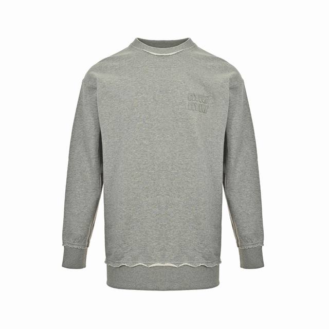 Miu Miu 缪缪 25Ss 贴布字母圆领卫衣 采用订色订染毛圈纯棉卫衣面，420G双股双纱，手感舒适 进口针织针梳棉进行制作，厚度适中，有垂感又有轮廓型，上
