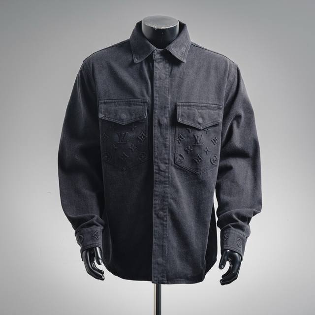 Louis Vuitton 路易威登 25Ss浮雕压花牛仔外套 Lv重工水洗做旧 暗扣款工装牛仔夹克 1:1最高版本，细节满分 将Monogram压纹口袋融入悠