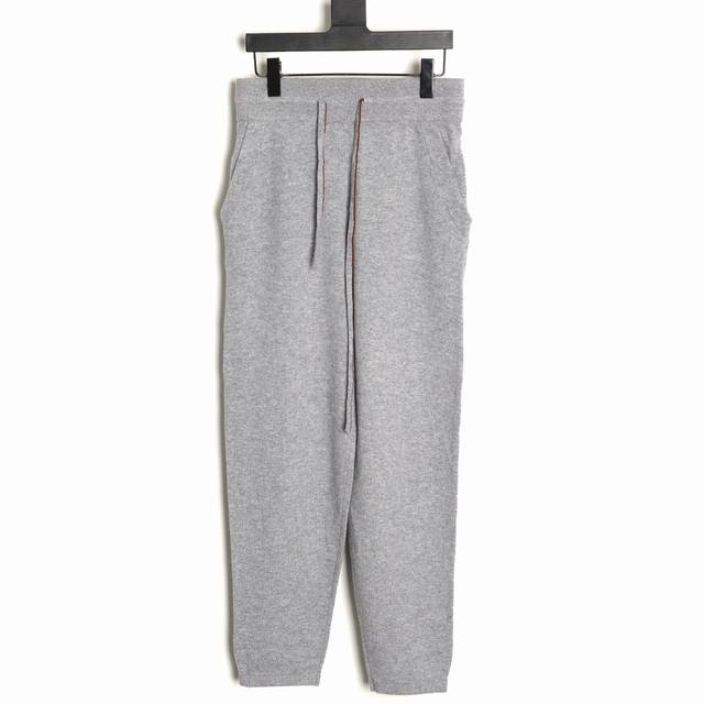 Loro Piana Lp30Fw 羊毛长裤 本产品款式照原版采用全进口澳毛毛条定制走锭纺纺纱工艺，使其客户体验羊毛的价格P，羊绒的质感。配上双层腰带的收腰风格