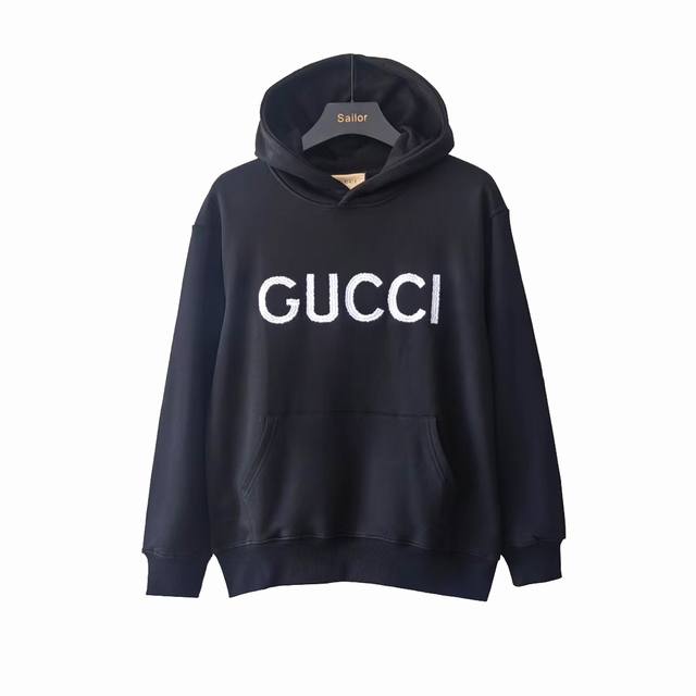 实拍细节图+尺码表 Gucci 古驰 刺绣Logo连帽卫衣 选用客供定制针织100%纯棉面打造,面料手感细腻，厚实有质感的纯棉布 高密度的机织工艺，如棉絮般柔紧