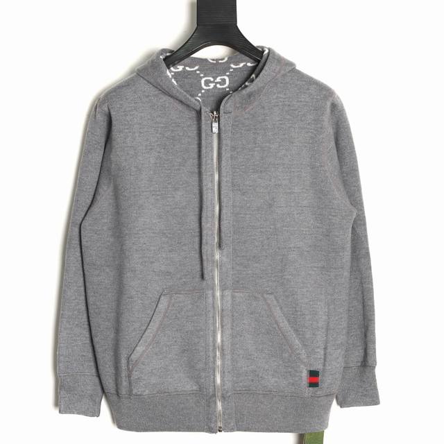 Gucci 古驰 25Fw 双面穿羊绒针织外套 原版23,700购入开发，面料采用高品质山羊绒面料，手感柔软舒适，具有良好的保暖性能。面料经过特殊工艺处理，增加