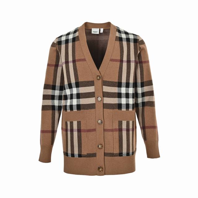 Burberry 巴宝莉 21Fw 大格纹提花羊毛开衫毛衣 采用51%聚酯纤维+49%羊毛，装饰：98%羊毛+1%弹性纤维+1%聚酰胺，采用定染28支卡其羊毛纱