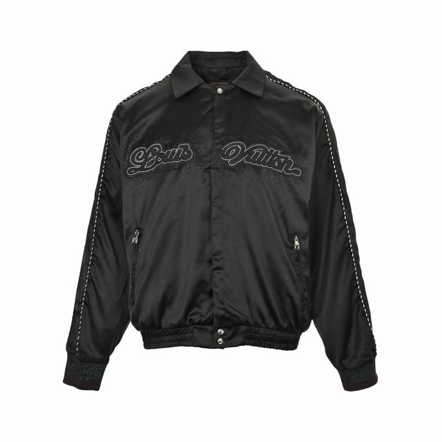 Louis Vuitton 路易威登 横须贺醋酸烫钻翻领轻薄棉服外套 轻奢主义 男女日常通勤穿搭必备单品 正确版本 随意对比 采用定制原版醋酸面料 内里180克