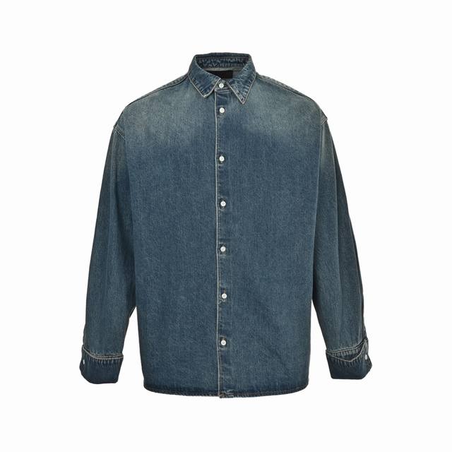 Prada 普拉达 后背小标牛仔衬衫外套 正品7219购入，定染赛洛纺12支*12支竹节牛仔面料，人工马骝，成衣洗褪，定制1：1三角标，定制1：1纽扣，定制1：