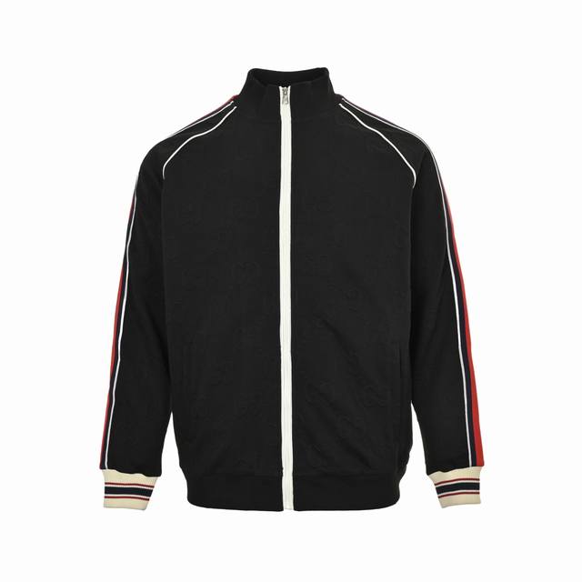 Gucci 古驰 全幅双G提花红绿条纹织带套装外套 采用订织100%聚酯仟维双面提花面料，耗时近一个月，面料柔软细腻光滑， 做工完全遵循Zp工艺，门襟拉链左右暗