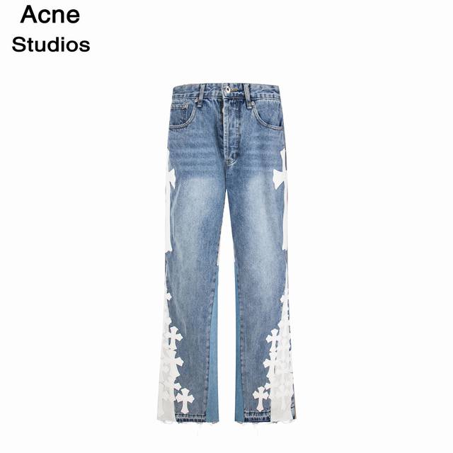 Chrome Hearts 克罗心25Fw拼接限定十字架爆款喇叭牛仔裤 当季爆款，无数明星潮人追捧。裁剪工艺细节处理工整为玩味时尚增添色彩工整细致，合身的版型构