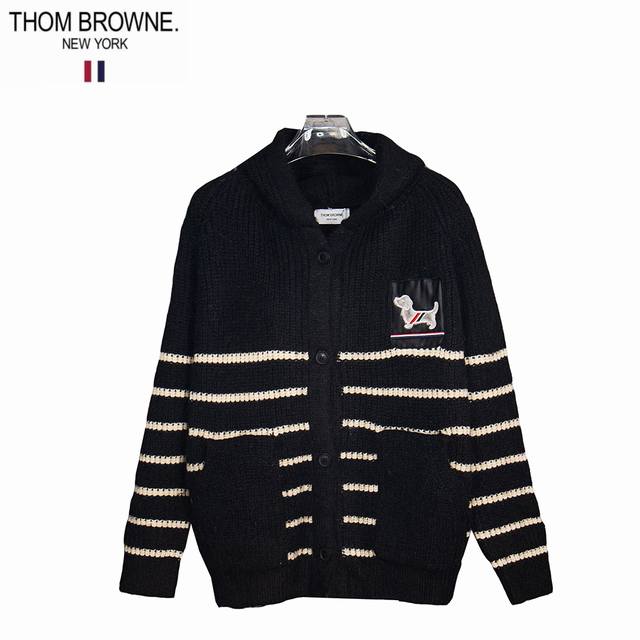 Thom Browne 汤姆布朗25Fw腊肠狗提花开衫连帽毛衣 独家高端定制采用进口羊毛混纺纱线面料 整衣面料超级舒适软糯 手感高级 精工剪裁 小红书抖音网红爆