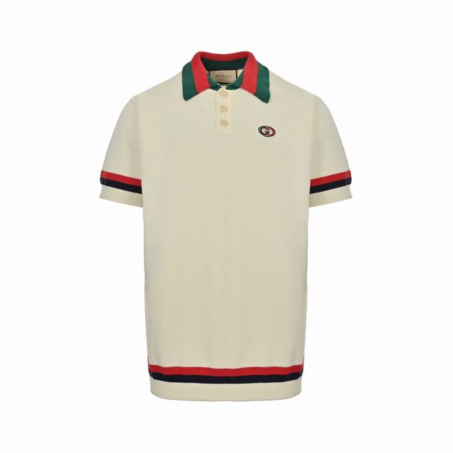 Gucci 古驰 胸口双G刺绣拼接Polo针织短袖 象牙白色针织棉，红蓝嵌花，互扣式双G刺绣贴饰，饰织带翻领，纽扣前襟，短，罗纹滚边 象牙白，男女同款！ Siz