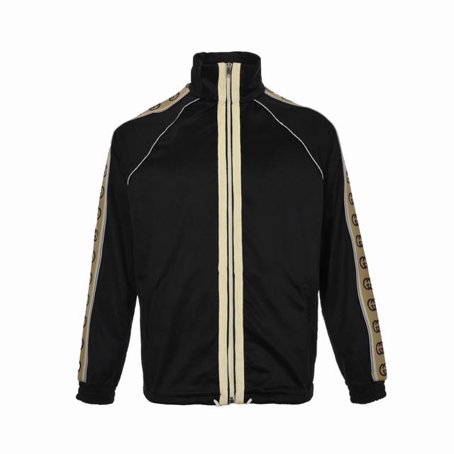 Gucci 古驰 经典侧边双G反光织带套装外套 上海装柜20400购入Zp今主面料订织丝盖棉布料面料柔软细腻光滑侧边采用定织芝麻纹织带位置左右对称反光条为定织弹
