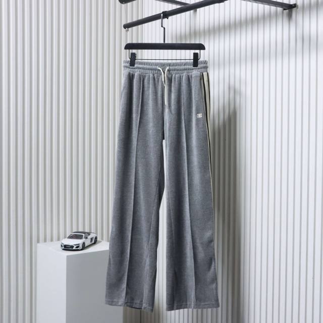 Celine赛琳Ce 灰色凯旋门刺绣套装长裤 定制双生绒雾棉缎，以高级灰为主基调，俩侧撞色饰带，直筒垂坠版型，采用进口机刺绣工艺，面料都经过浇洗，手感质感更佳，