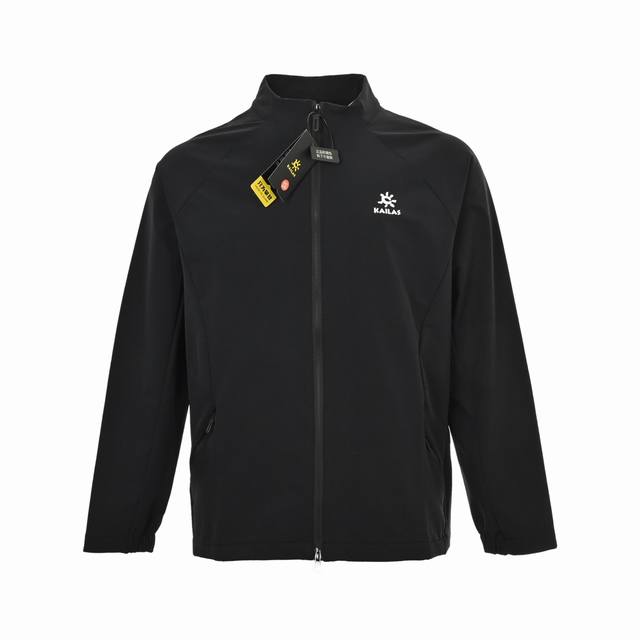 Kailas 凯乐石 户外立领夹克外套 区别市场通货 胸前重工经典Logo 软壳外套的版型设计经过精心考量 人体曲线 又给予身体充分的活动空间 无论是日常出行还