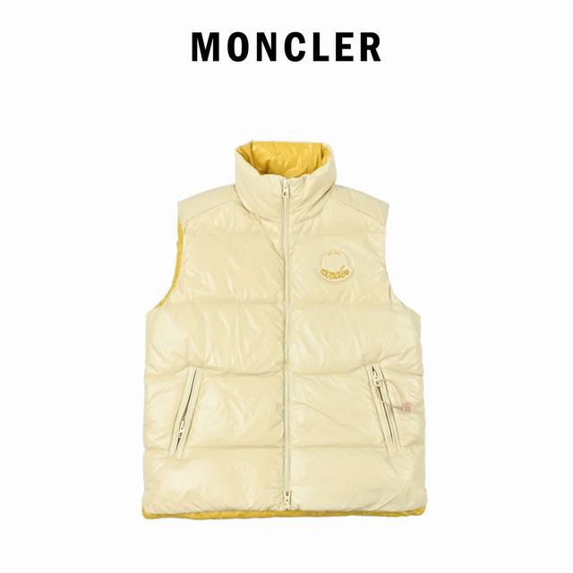 Moncler Lipsi羽绒马甲 .撞色拼接设计.填充超级饱满. 原版购入开发，区分全网一切看图打版的低端版本. : Lipsi男士羽绒马甲采用亮面Nylon