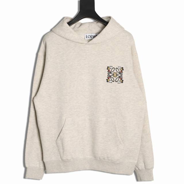 Loewe 罗意威 25Fw 米老鼠印花帽衫 帽衫用的是100%纯棉针织面料，衣身面料克重约320G，螺纹1*1竖排定织定染对色。 胸前后背的印花均采用白墨烫画