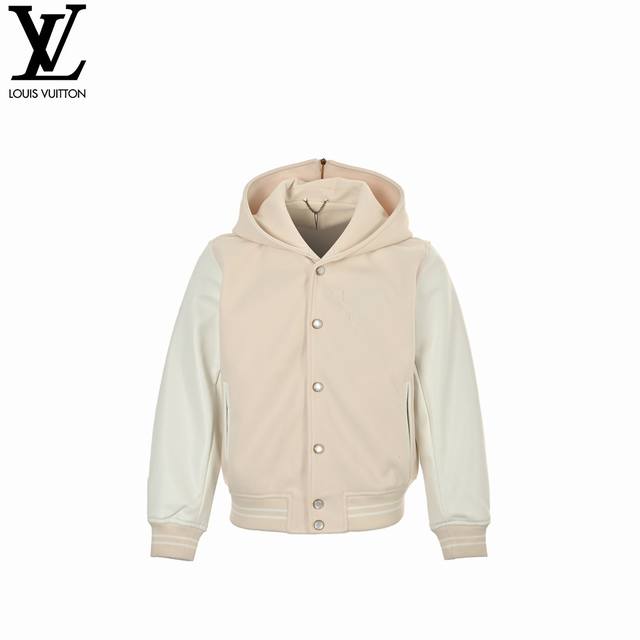 Louis Vuitton 路易威登 24Fw 航海系列珍珠刺绣海螺连帽棒球外套 毛驴本款棒球夹克融合轻盈绵羊毛衣身和牛皮革衣袖，其航海风格衣领可通过拉链化身为
