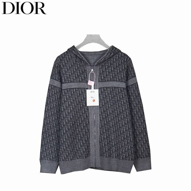 Dior 迪奥 25Fw Oblique老花提花针织羊绒双面穿外套 超级厚实的一款外套，一面是纯色Logo拼接，另外一面是经典老花，料是进口羊绒+羊毛混纺，在经