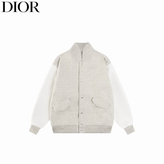 Dior 迪奥 25Ss 走秀款刺绣字母棒球服外套夹克 订购原版开模 历时一个月终于出货了，简直太爱了 上身真的超级帅。抖音某博主讲今年Lv新出的会成为未来的趋