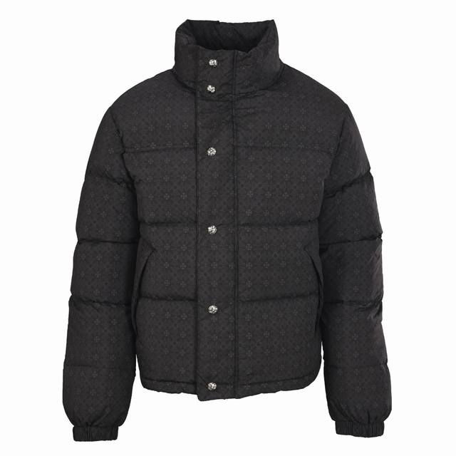 Chrome Hearts克罗心Ch 暗纹提花羽绒服 采用独特的暗纹提花工艺，选用高品质的面料，防水、防污且透气性好的特殊面料，注重细节处理，缝制精良，针脚均匀
