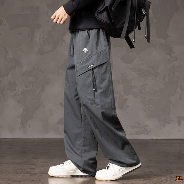 Descente迪桑特 独家实拍上新秋季高品质工装冲锋裤潮流设计休闲裤户外运动裤宽松百搭防风防水工装裤，本季主打，货源充足，放心主推，高端品质，经典设计，做工出