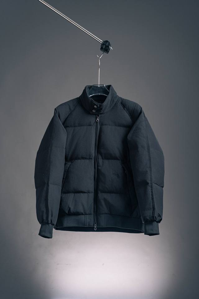 北面紫标棒球服 黑色 北面紫标Lightweight Twill Mountain 不用多说，插肩款，男女都可 不需要区分年龄性别 800蓬的羽绒服 基本可以一