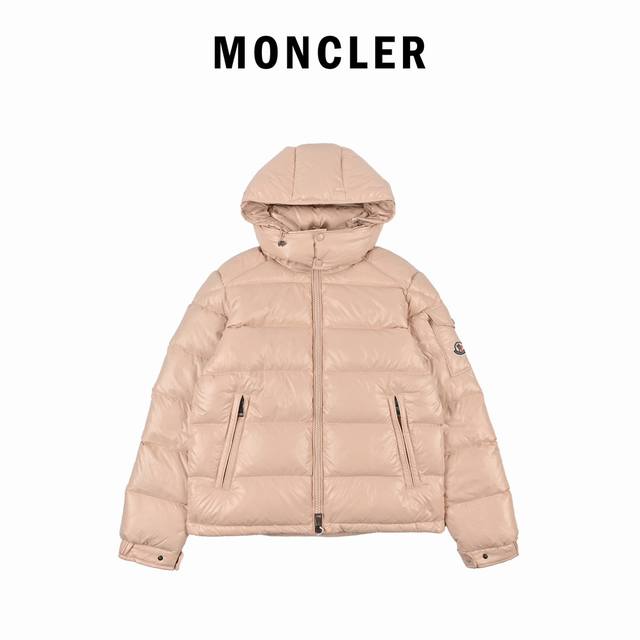 高端版本 顶级鹅绒 ｜蒙口 盟可睐 Maya玛雅 陈奕迅同款 短款羽绒服 采用 白鹅绒 : 描述： 受到8年代标致性外套的影响，Maya夹克以现代风格和尖端元素