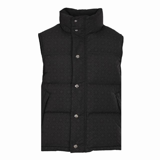 Chrome Hearts克罗心Ch 银扣暗纹提花羽绒马甲 采用独特的暗纹提花工艺，高品质的面料，防水、防污且透气性好的特殊面料，羽绒填充饱满且均匀，保证了良好