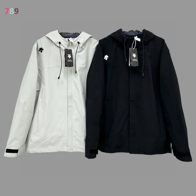 Descente迪桑特压胶透气防风防泼水冲锋衣外套 男女情侣款做工精细。走线工整，质量没得说，全部实拍图细节满满。品质很在线，性价比高， 防水外壳皆可单穿或组合