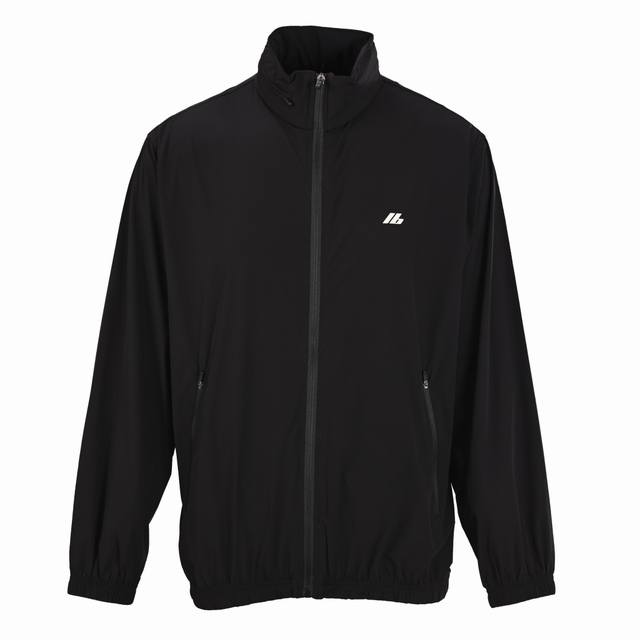 Balenciaga巴黎世家Blcg Ib弹力尼龙性能夹克外套 尼龙弹力面料通过加入弹力 纤维 氨纶显著提升了面料的弹性。这种高弹性使得面料能够适应身体的各种动