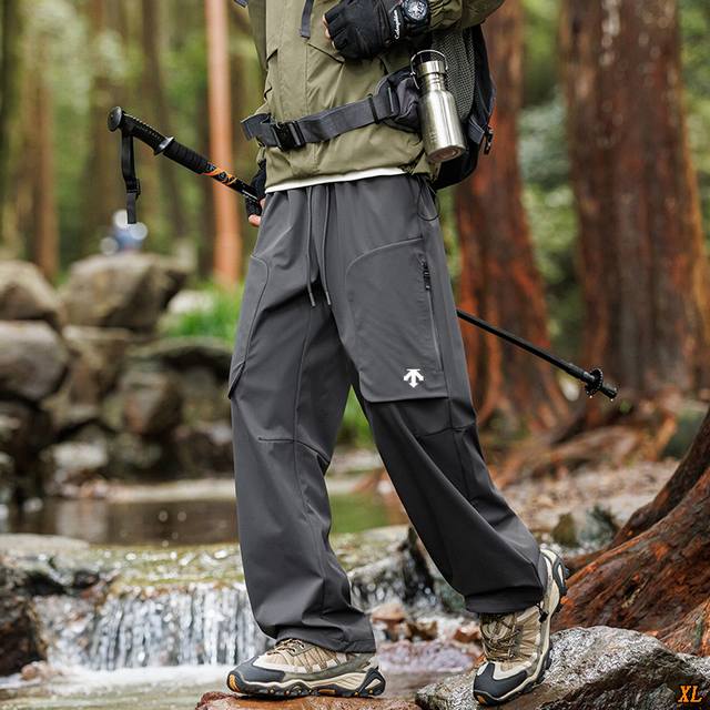 Descente迪桑特 独家实拍上新秋季高品质户外登山防水冲锋防风直筒运动休闲裤冲锋裤，本季主打，货源充足，放心主推，高端品质，经典设计，做工出色，经典百搭，上