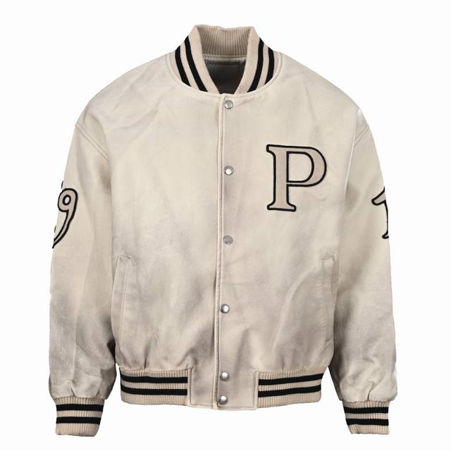 Prada普拉达Prd P标皮革飞行夹克外套 定制喜来仿真Pu皮，有着与真皮相似的纹理、颜色和光泽，装饰效果佳，其质量轻，质地柔软，手感舒适，采用进口洗水设备，