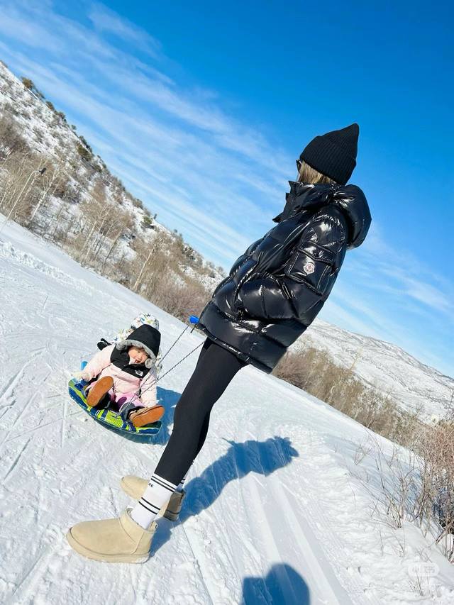 真羽绒服90绒 配专柜防尘袋20 蒙口羽绒服Moncler玛雅Maya羽绒服 Maire 这款不用多做介绍！专柜每年爆火的经典款 法蒙家销冠王牌单品，超多明星上