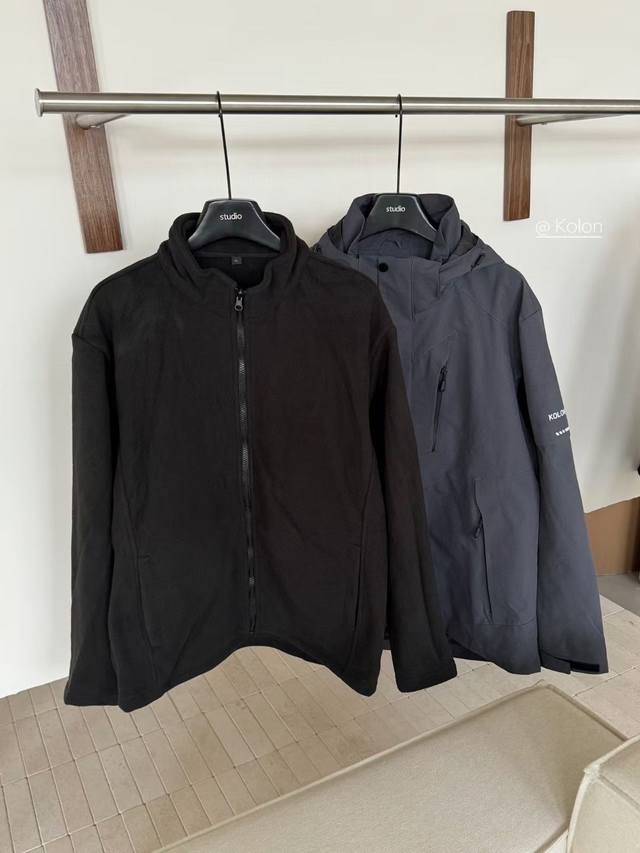 供 摇粒绒三合一 颜色;黑色，白色，绿色，灰色，粉色，浅蓝色，紫色，藏青，卡其 尺码;S-5Xl男女通码， 紫色，粉色没有4Xl，5Xl 可隆 情侣款三合一 一