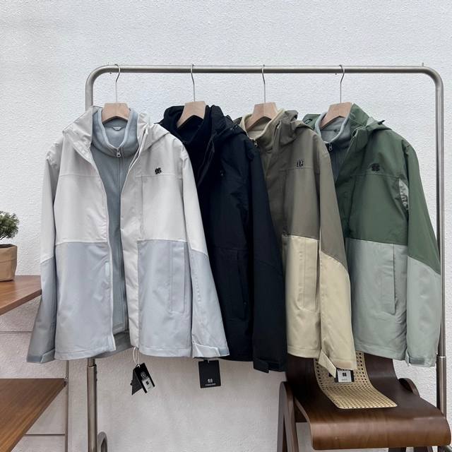 供 可隆三合一冲锋衣 内胆：婴儿绒内里+摇粒绒面 外壳：最新三防功能面料 帽子可拆卸 一件衣服三种穿法 款号:21092260 °无死角防风防水防污款号 再多变