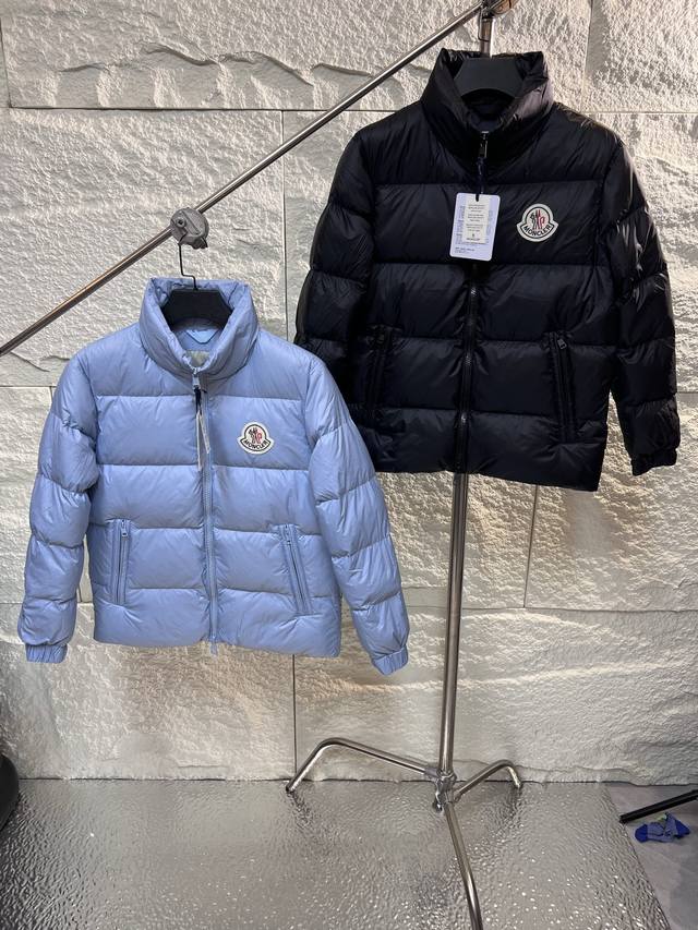 Moncler 25Aw Citala 情侣短款面包服 羽皇新章，轻量御寒 当冬日凛冽撞上都市型格，Moncler 25秋冬Citala系列以 轻量王者 姿态登