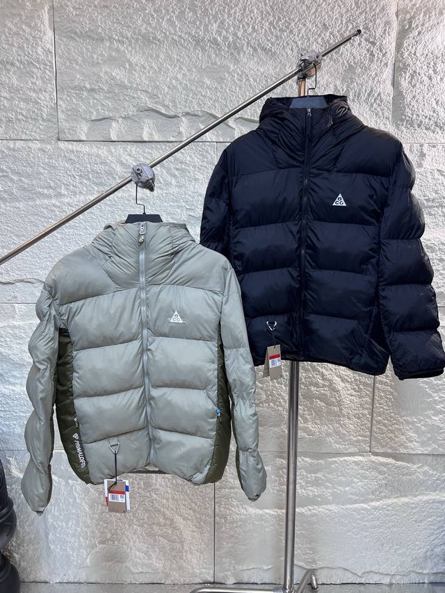 Acg硬核保暖拒水棉服：重塑户外保暖新基准 当极端气候与日常通勤的需求碰撞，Acg保暖拒水棉服以军工级科技，交出轻暖与功能性的完美答卷。内里填充200G M3