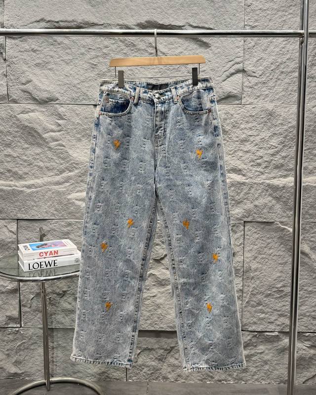 Amexnocap老花纹闪电牛高盎司重工水洗复古牛2025新款 采用Vintagelevis牛仔裤作为底板进行创作，通常会加入自己独有的拼皮点缀，这正是令这条V