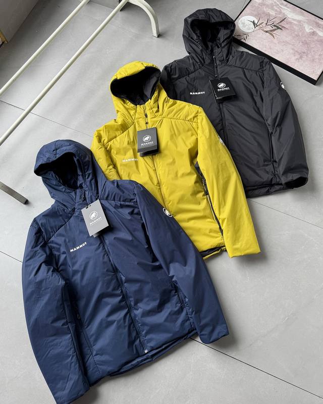 猛犸象25冬季新款轻量户外级棉衣 专柜版型 连帽轻量化棉衣 专业户外三防网格面料，防风防水防污 面层柔软度高 ，手感舒适，悬垂感好 连帽设计，3D立体，经典拼接