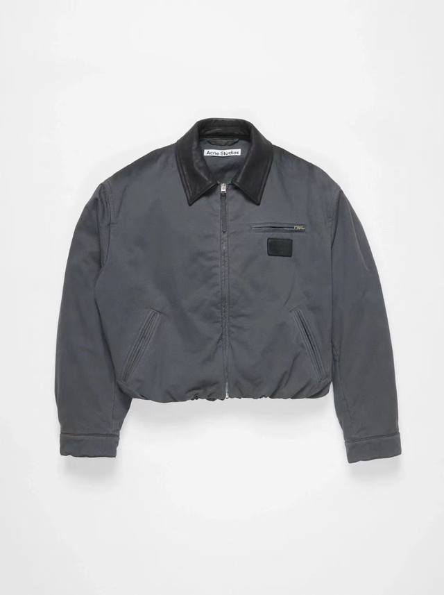 Acne Studios Ss25 巴恩风皮领徽标落肩长袖飞行员夹克棉服外套 男女同款 原版购入开发 定制面料 水洗做旧复古工艺 短款版型修饰腿长，复古灰色调有