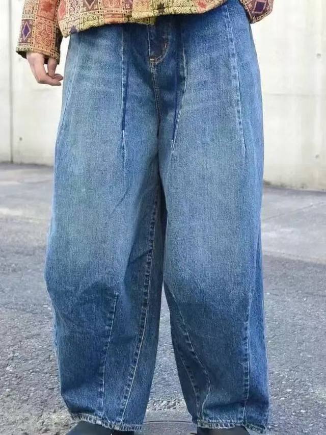 Needles阔腿牛仔裤 核心设计：经典蝴蝶元素搭配大阔腿版型，风格复古又显利落，轻松打造慵懒随性穿搭感。 面料与季节：采用水洗中厚面料，质感扎实且带有自然做旧