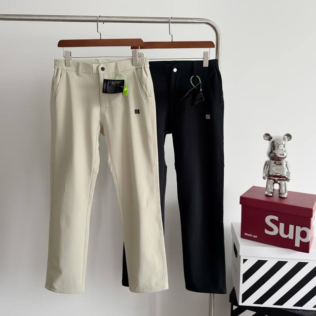 Kolon Sport 可隆限定户外软壳运动长裤，薄绒休闲裤，官网同步发售 裤子是高性能四向弾空气层面料，亲肤透气，吸湿排汗！内里薄绒秋冬都可以穿！配有拉绳弾性