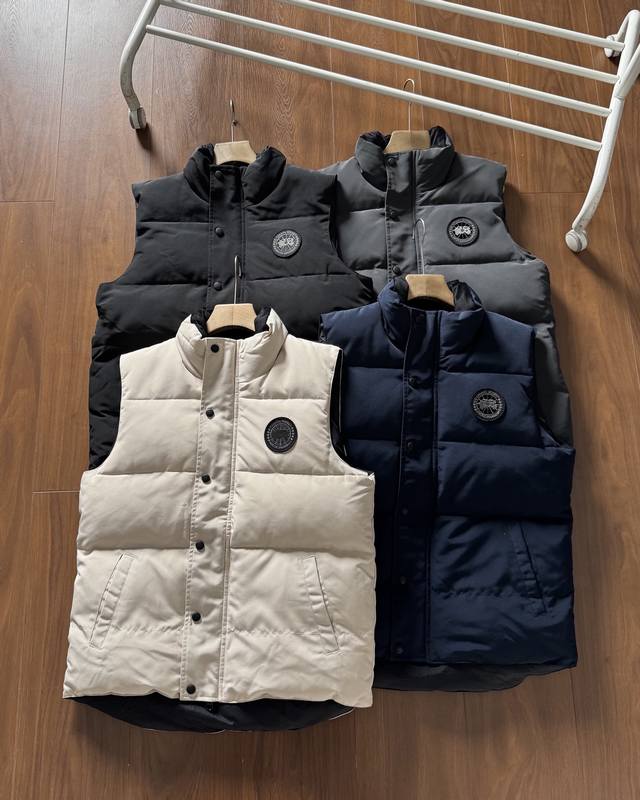 顶级版本 支持芯片感应 配手提袋 配包装盒+10 Canada Goose 加拿大鹅 羽绒马甲，属于品牌经典的户外功能性单品，以超强保暖性和标志性设计著称 1.