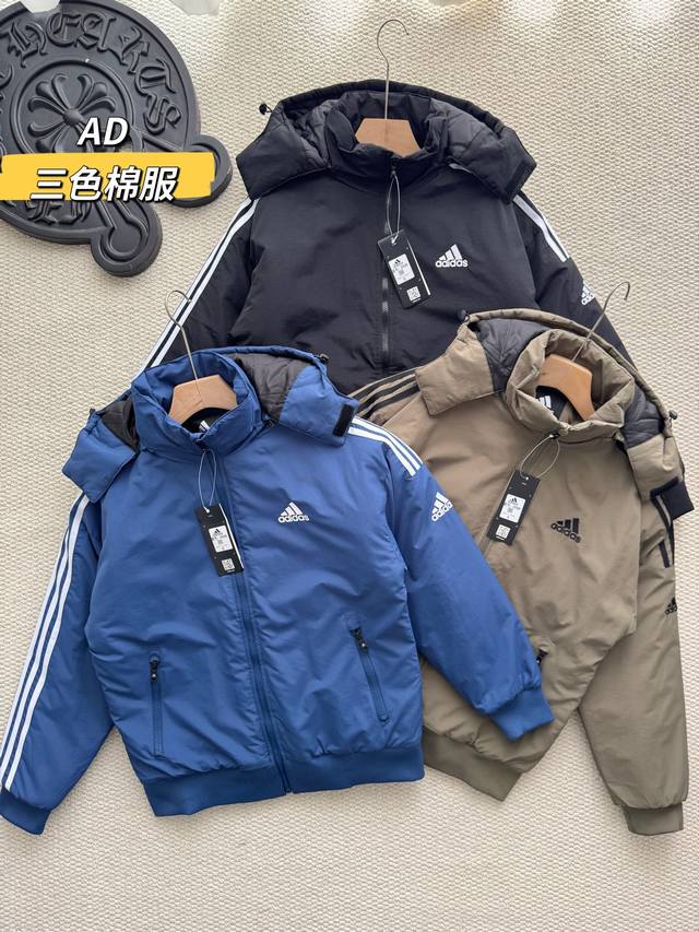 阿迪达斯三叶草冬季加厚棉衣男女同款连帽保暖外套 冬季刚需！阿迪达斯三叶草新款棉衣，男女同款版型，情侣、闺蜜搭着穿超吸睛！ 颜色 黑色 蓝色 军绿色 尺码 S-3
