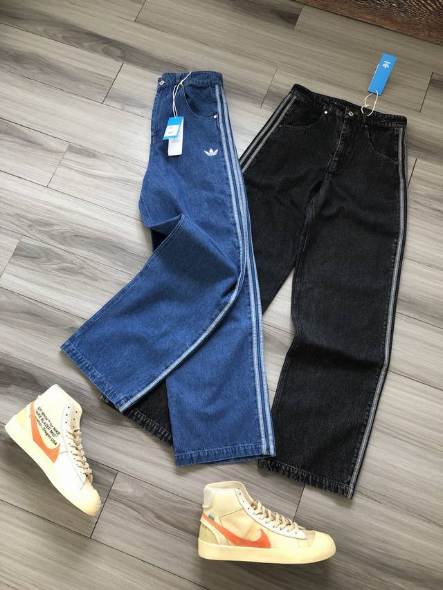 Adidas Orginals Firebird Ss25 蛇年限定 三叶草 皮标压花 徽标刺绣 三条杠男女款复古直筒牛仔裤. 颜色：牛仔蓝 牛仔黑. 工艺：重