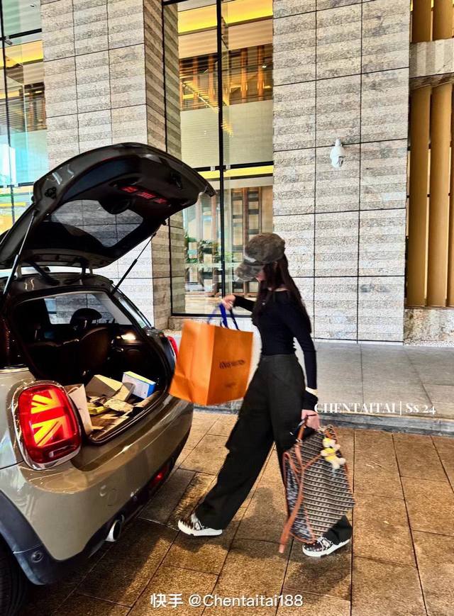 陈太太同款 狗牙双肩包