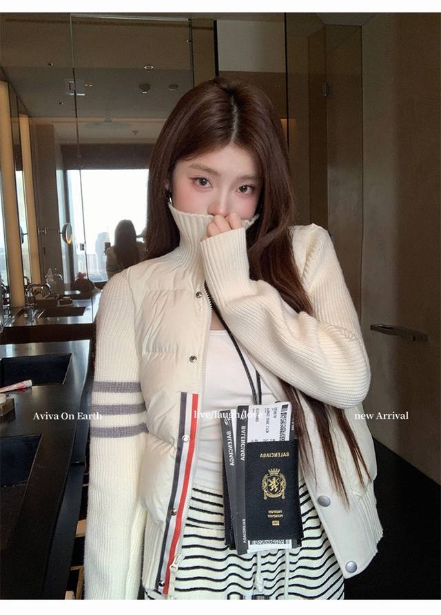 高定版 羽绒服版本 Tb 假两件针织拼接羽绒服 短款羽绒服外套 上身秒变三七分身材比例 小个子的最爱 拼接针织袖子 完美的修饰手臂线条 巨显瘦 Sml 衣长53