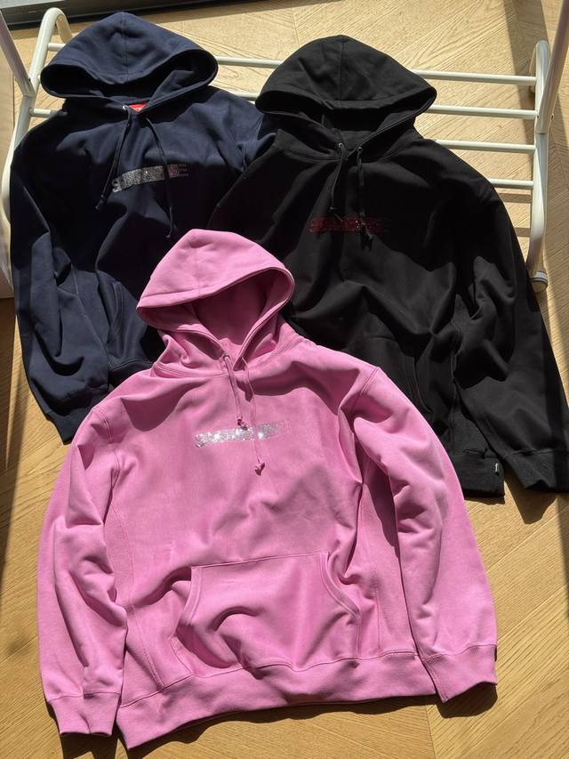 供 Supreme X 施华洛世奇 联名款 Fw25 Motion Logo Hooded Sweatshirt 幻影水钻动态徽标 口袋连帽卫衣帽衫男女同款 黑