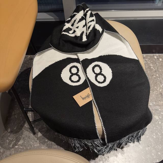 斯图西黑8潮牌毛线围巾，高品质高克重，围巾除了保暖，还是凹造型利器哦~无论如何配搭都不会错，高级感十足